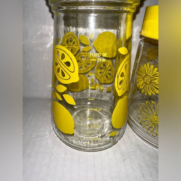 Vintage Lemon Glass Juice Carafe & Corning Ware Yellow Daisy Glass Canister - Picture 5 of 8